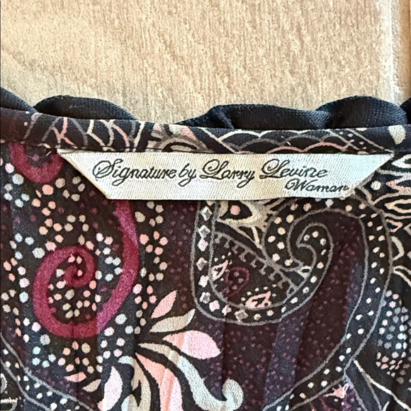 Signature by Larry Levine Woman Black and Red Beaded Paisley Blouse - Picture 5 of 12